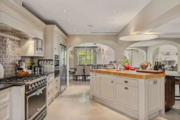 Image No.6-6 Bed House for sale