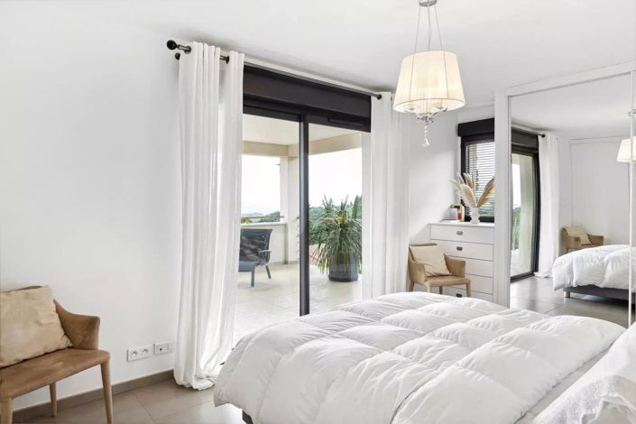 Image No.17-4 Bed House for sale