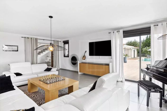 Image No.4-4 Bed House for sale