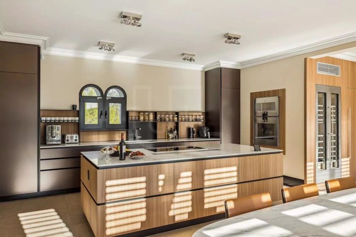 Image No.6-5 Bed House for sale