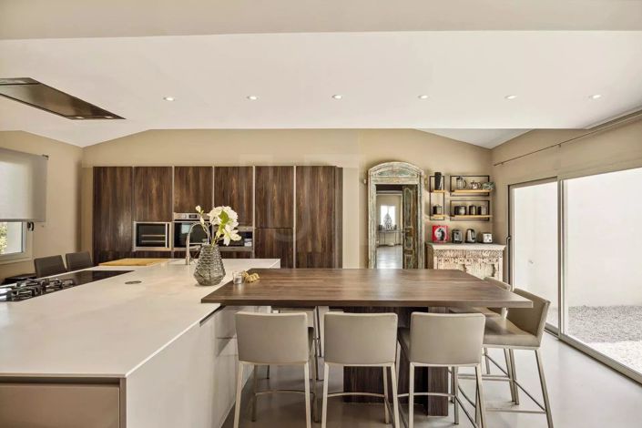 Image No.2-8 Bed House for sale