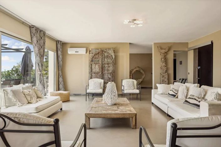 Image No.4-8 Bed House for sale