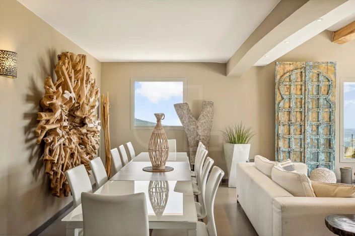 Image No.5-8 Bed House for sale