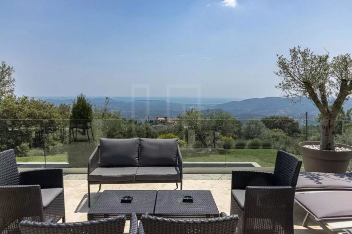 Image No.7-8 Bed House for sale