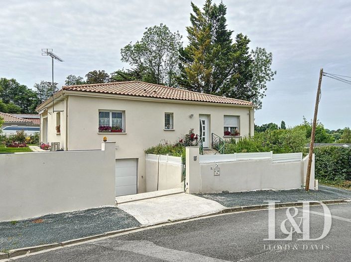 Image No.1-2 Bed House for sale