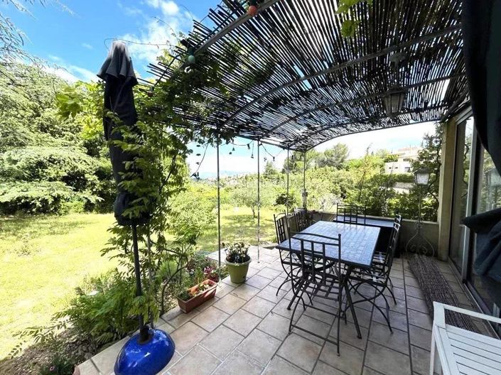 Image No.14-8 Bed House for sale