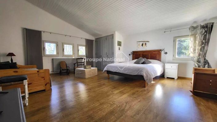 Image No.41-8 Bed House for sale