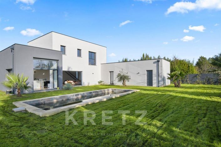 Image No.1-3 Bed Property for sale