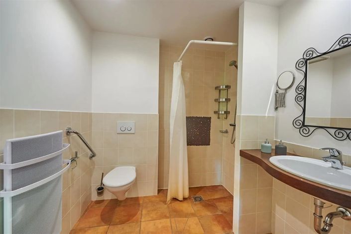 Image No.18-4 Bed Property for sale