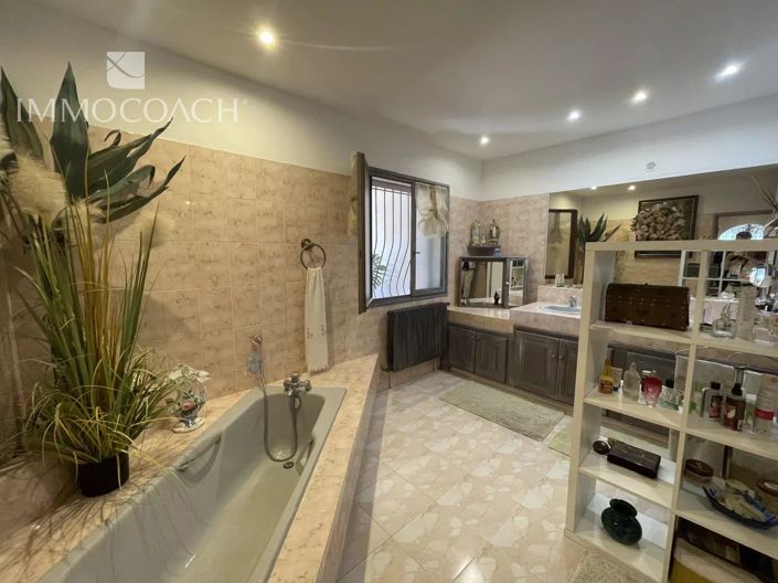 Image No.11-Maison de 5 chambres à vendre à La Londe-les-Maures