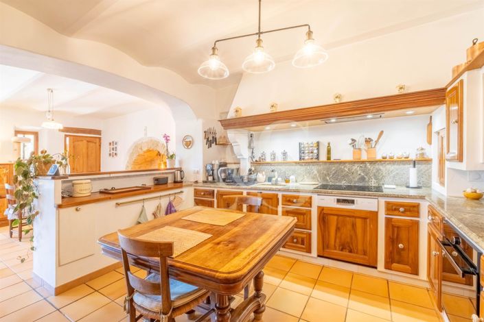 Image No.7-7 Bed House for sale