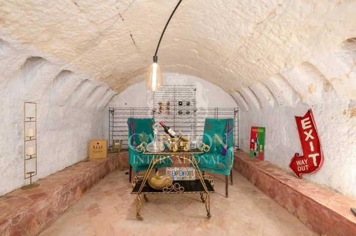 Image No.13-5 Bed House for sale