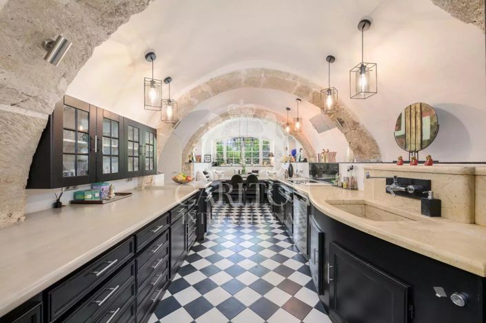 Image No.6-5 Bed House for sale