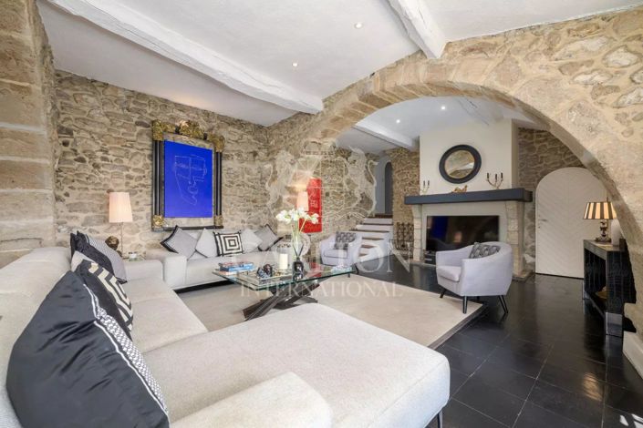 Image No.8-5 Bed House for sale