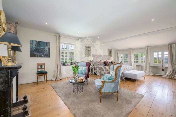 Image No.9-5 Bed House for sale