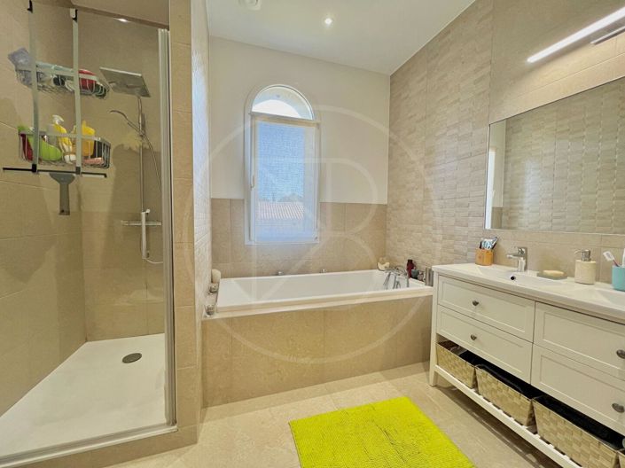 Image No.10-3 Bed House for sale