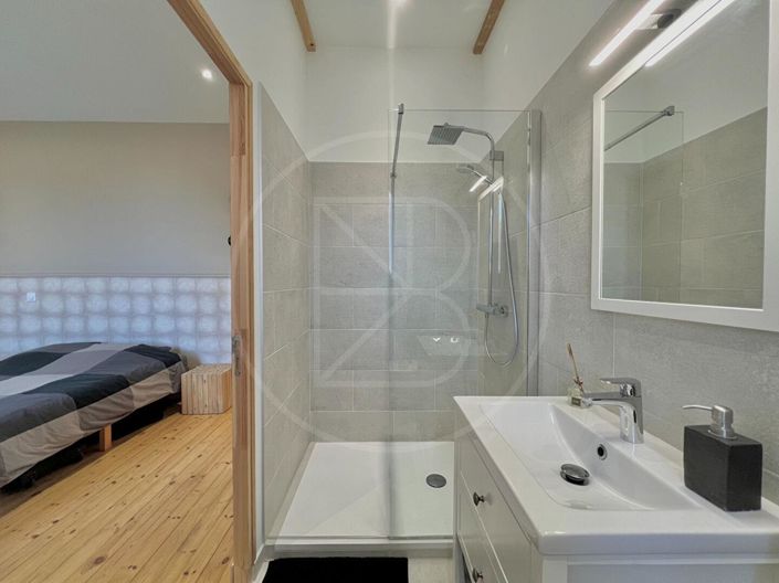 Image No.11-3 Bed House for sale