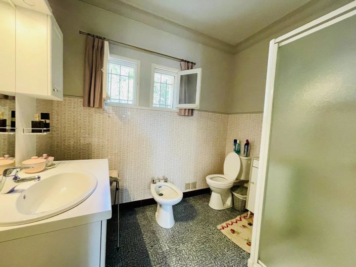 Image No.10-3 Bed House for sale