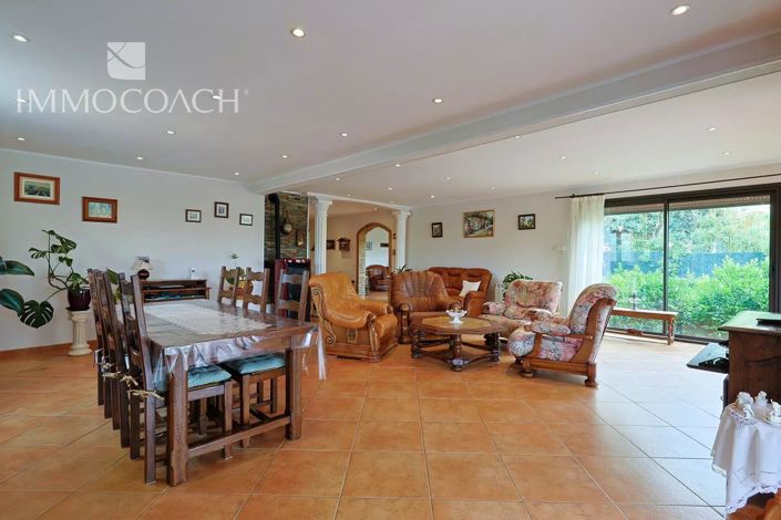 Image No.10-6 Bed House for sale