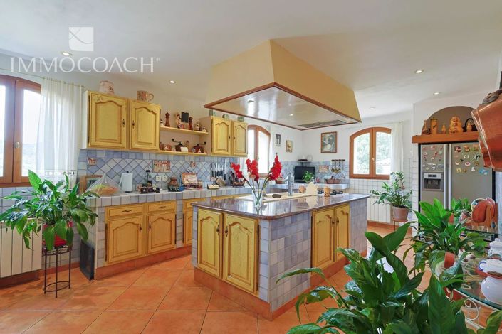 Image No.11-6 Bed House for sale