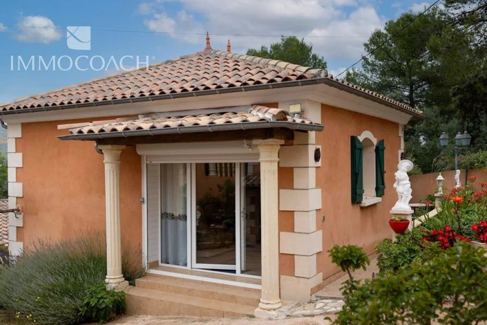 Image No.8-6 Bed House for sale