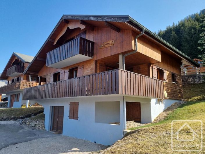 Image No.1-4 Bed Property for sale