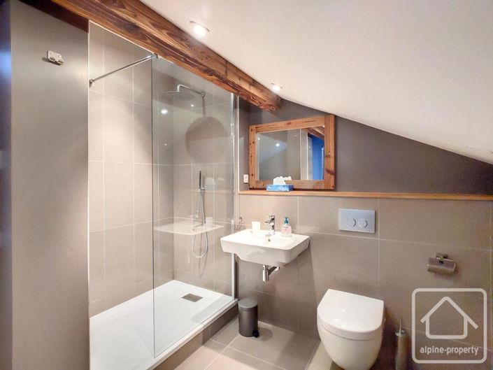 Image No.16-4 Bed Property for sale