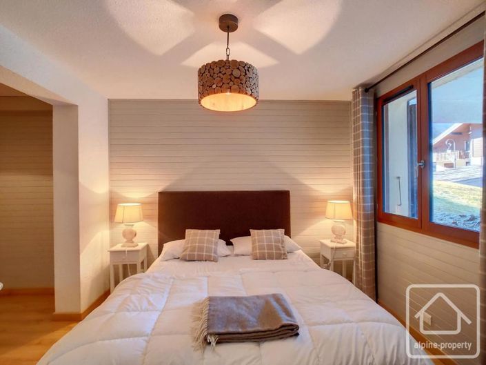 Image No.19-4 Bed Property for sale