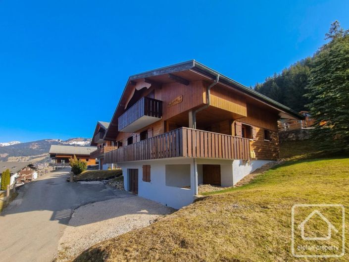 Image No.2-4 Bed Property for sale