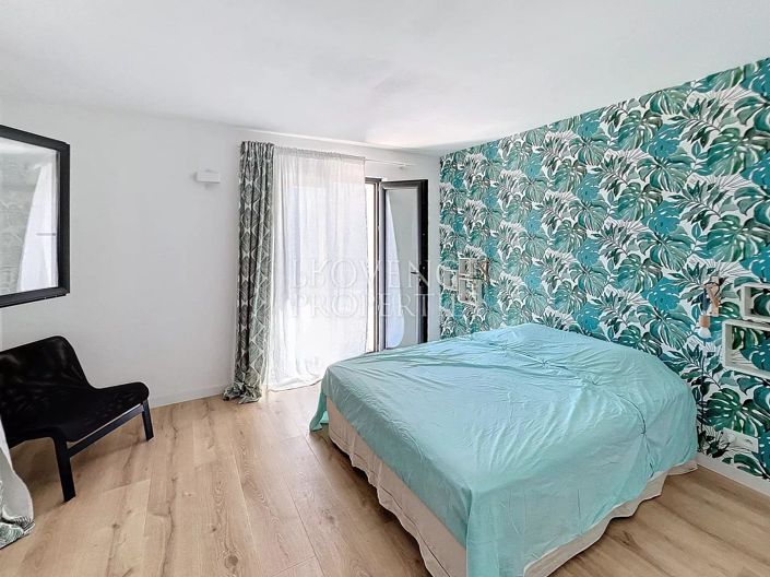 Image No.14-5 Bed House for sale