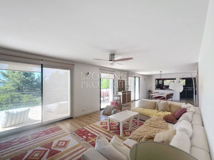 Image No.6-5 Bed House for sale