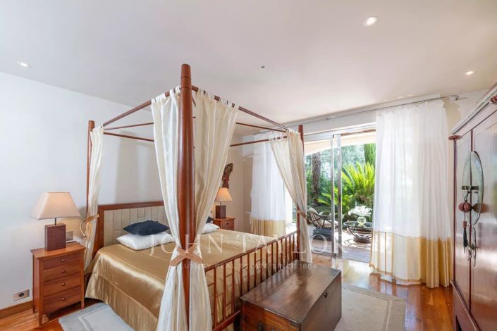 Image No.11-8 Bed House for sale