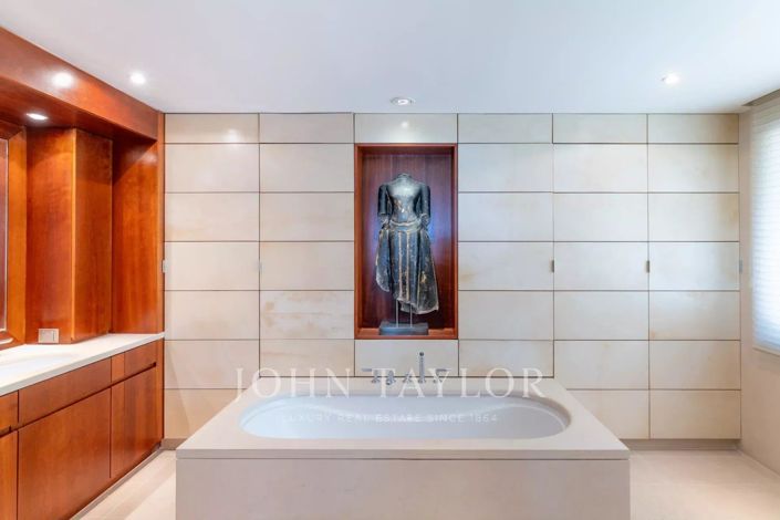 Image No.12-8 Bed House for sale