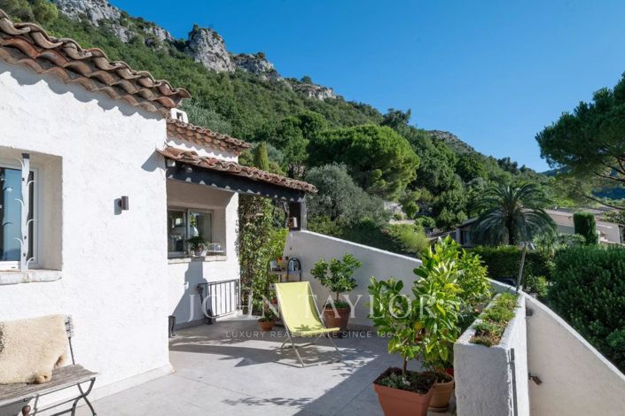 Image No.26-8 Bed House for sale