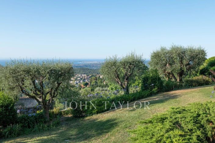 Image No.30-8 Bed House for sale