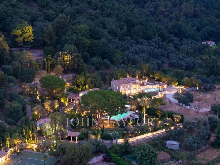 Image No.1-12 Bed House for sale