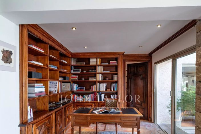 Image No.19-12 Bed House for sale