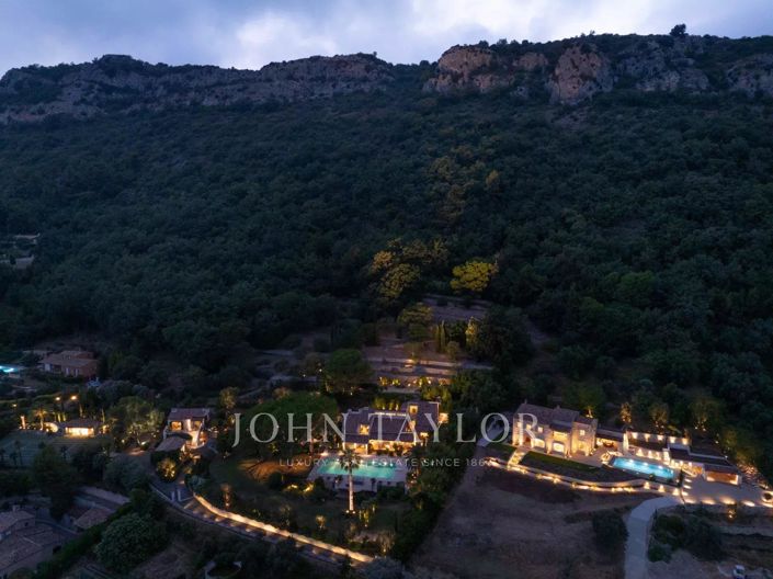 Image No.44-12 Bed House for sale