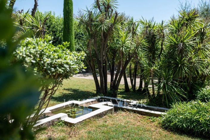 Image No.8-12 Bed House for sale