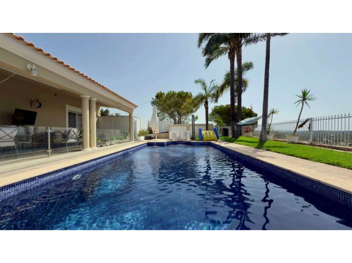 Image No.1-4 Bed House for sale