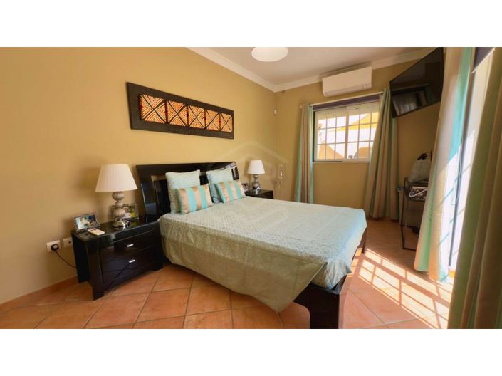 Image No.18-4 Bed House for sale