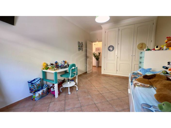 Image No.21-4 Bed House for sale