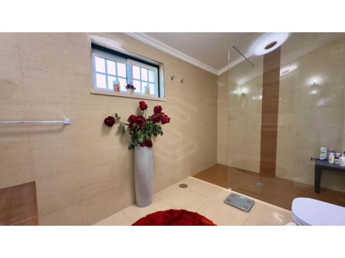 Image No.34-4 Bed House for sale