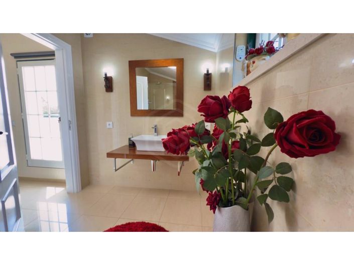 Image No.36-4 Bed House for sale