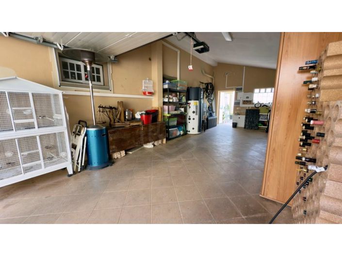 Image No.8-4 Bed House for sale