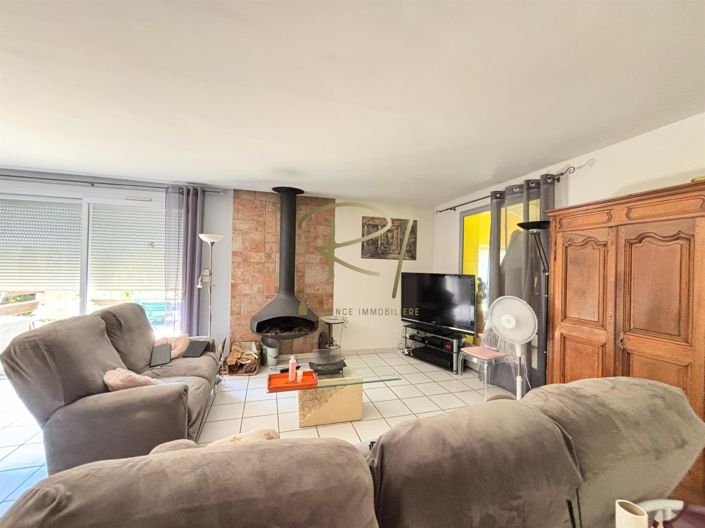 Image No.8-6 Bed House for sale