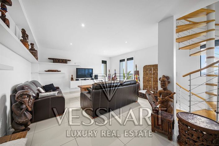 Image No.5-5 Bed House for sale