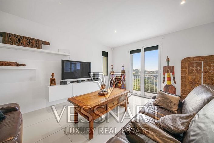 Image No.6-5 Bed House for sale