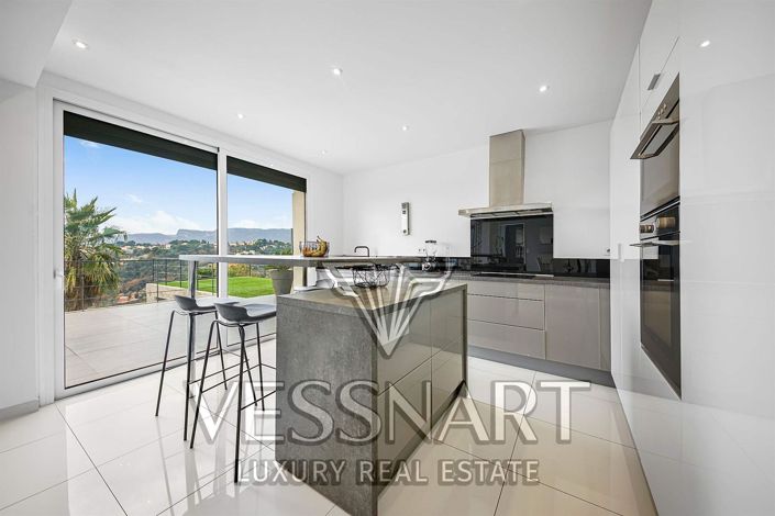 Image No.7-5 Bed House for sale