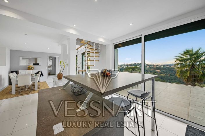 Image No.8-5 Bed House for sale